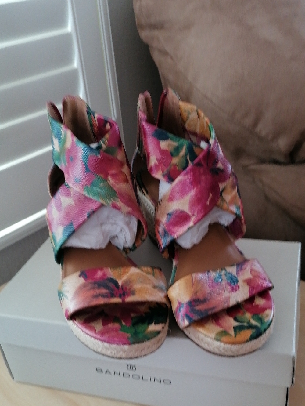 Floral Multi-Color Patricia Nash Women’s Espadrille Wedge Sandals. Cas & comfy.